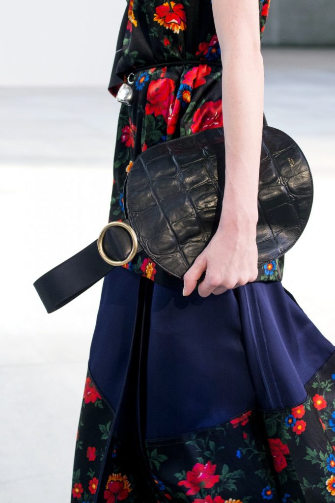The curved clutch of Spring/Summer 2015