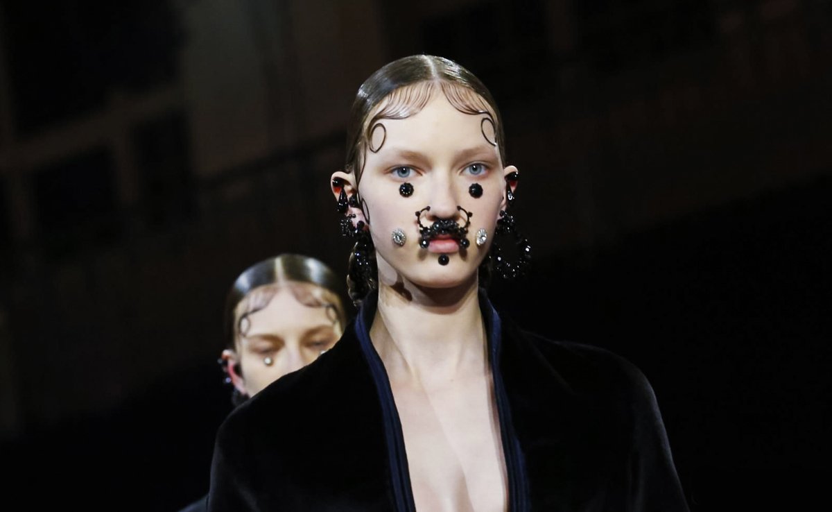 Givenchy's Gothic Sentiment - MOJEH