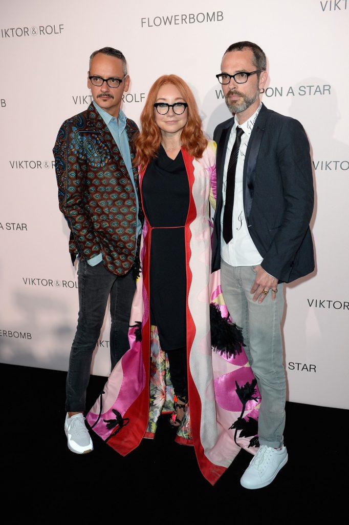 Tori Amos performs in honour of a decade of Flowerbomb by Viktor&Rolf. Image courtesy of Getty.