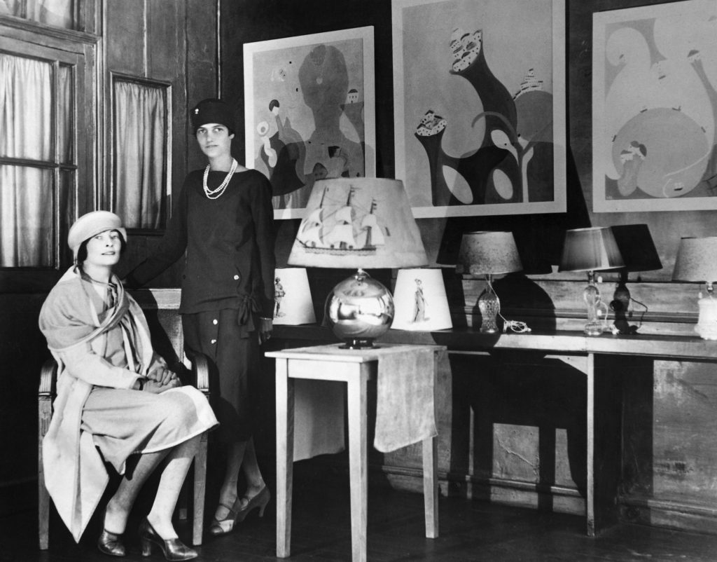 Peggy Guggenheim (standing) in Paris in the 1920s with British artist, Mina Loy. Image courtesy of Corbis