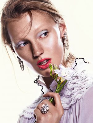 ￼High Jewellery earrings and ring with pear-shaped and brilliant-cut diamonds in platinum, CARTIER | Dress, LOUIS VUITTON