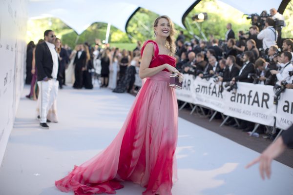 Czech model Petra Nemcova puts on a flirty display in her rose hued Georges Chakra gown.