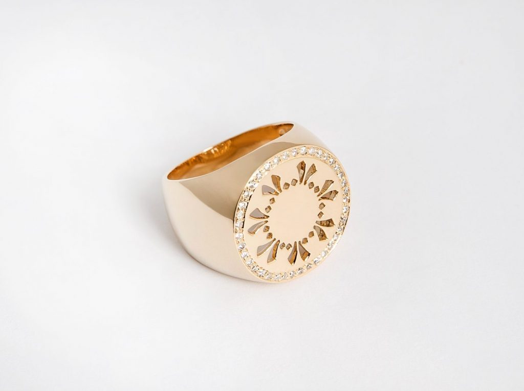 With a specially designed dual aspect the rings within Ashra Collection comprise of the number 10 and Arabic letters