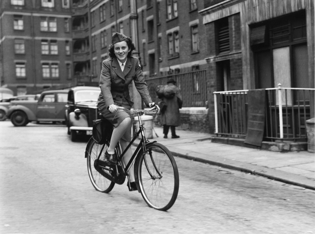 Kick in London in 1943. She died in a plane crash in 1948. Her father was the only family member to attend her funeral.