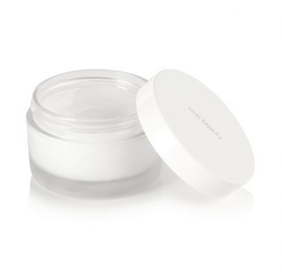 RMS Beuaty's Raw Coconut Cream harnesses the many skincare benefits of coconut oil. The all-in-one product removes make up, cleanses skin and moisturises making it the perfect product to pack while travelling.
