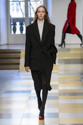 Jil Sander: Inspired by the 1930s novel Independent People by Nobel-prize winning author Halldor Laxness, Jil Sander’s autumn/winter collection harks back to Iceland’s breathtaking landscape. Spring-morning greys, meak yellows, charcoal black and moss green dominated parkas, turtle-necks and ankle-grazing trousers.