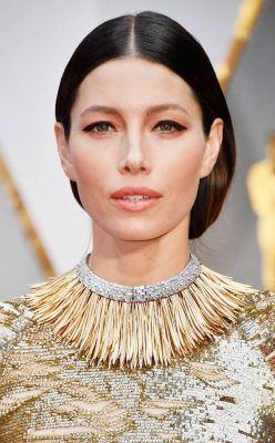 Jessica Biel. Aside from her sculptural Kaufmanfranco dress, the actress’s hair was a contemporary take on the traditional chignon and a perfect option for glamorous evening affairs. Her makeup consisted of warm tones of variating peach that cast an overall softness to her face, which contrasted her graphic eyeliner courtesy of Chanel Ecriture de Chanel in Brun.