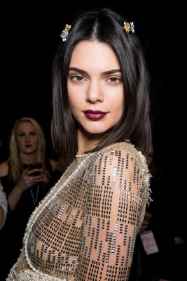 Maybelline’s expert makeup artist Erin Parsons dreamt up a stunning beauty look for La Perla, which included berry-bitten lips and painted eyes in magenta.LA PERLA