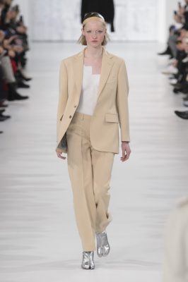 John Galliano's sophisticated design for Maison Margiela featured mufflers and oversized variety jackets, but what really caught MOJEH's eye were the colour-block suits in light pastel hues, which combined strength and power with a delicate sense of femininity.