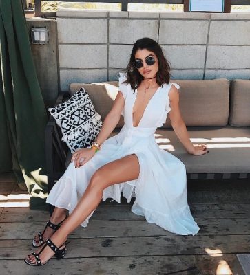 Camila Coelho was a vision in white, donning a frilled dress with a deep V-neck cut with a pair of studded sandals.