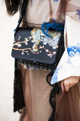 It’s In The Bag. Stay away from large troublesome bags. Instead opt for delicately crafted pieces that exhibit exceptional design and standout character. These could be the work of avant-garde designers like Schiaparelli or LaCroix