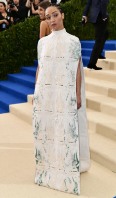 Ruth Negga. Arriving in a Maison Valentino couture dress, Negga showcases a fascination for the intricacies of Kawakubo’s world, most noticeably her Japanese heritage. The lines of the gown fall in a kimono like style while the water lily colour palette and side pleats reference a hand painting on Venetian screens.