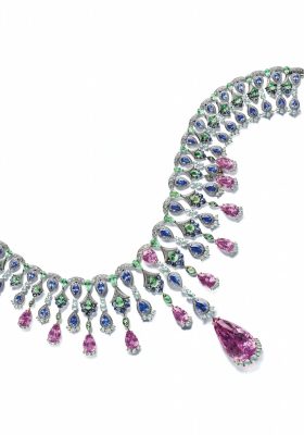 Chopard’s Red Carpet 2017 Collection was revealed as part of the 70th Anniversary of Cannes Film Festival. Vivid colours illustrate the brand’s boundless creativity and were worn in the form of earrings, necklaces and bracelets, many of which featured richly brocaded arabesque motifs that gave a quiet nod to the Middle Eastern region. Kaleidoscopic stones formed majestic necklaces that audaciously reinterpreted the region’s preference of skill and sparkle.