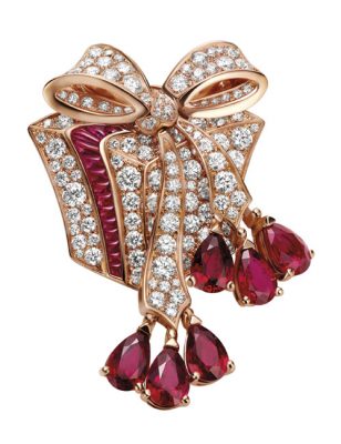 High jewellery brooch in pink gold with 6 pear shaped rubies (3.87 ct), buff-top rubies (0.38 carat) and pavé-set diamonds (2.99 carat), BVLGARI