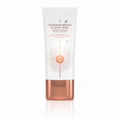 The Overnight Bronze & Glow Mask uses natural pigments from finely milled powder with flattering tones and a hydrating formula to create an even all-over glow