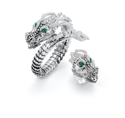 Roberto Coin’s exceptional craftsmanship and penchant for all things whimsical is seen here in the form of two splendid matching dragons. These fabulous creatures are brought to life with two menacingly beautiful emerald eyes.