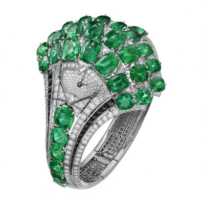 This breathtaking watch by Cartier boasts the finest emeralds, alongside glistening onyx and diamonds, all of which are embedded into a delicate white gold frame.