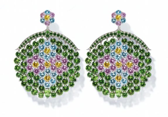 Oversized and perfectly rounded earrings featuring a moss-green hue complete Chopard’s latest addition to the brand’s Red Carpet Collection, which is announced each year in collaboration with Cannes Film Festival.
