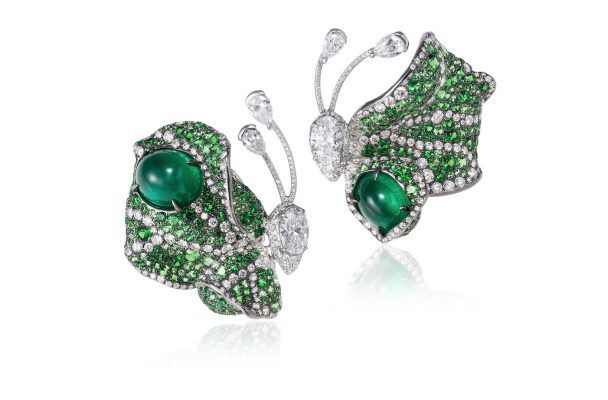 There’s no mistaking these impossibly delicate butterfly-shaped earrings as Cindy Chao creations. Sophisticated emeralds are beautifully showcased against various veins that are deep-seated with dazzling diamonds.