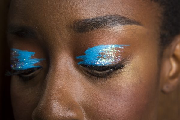 Talbot Runhof: M.A.C's Romero Jennings was the makeup artist behind the swathes of aqua blue liquid eyeshadow laced with glitter. Spidery mascara finished the look and Jennings opted for a nude matte lip to temper the dramatic eye makeup slightly.
