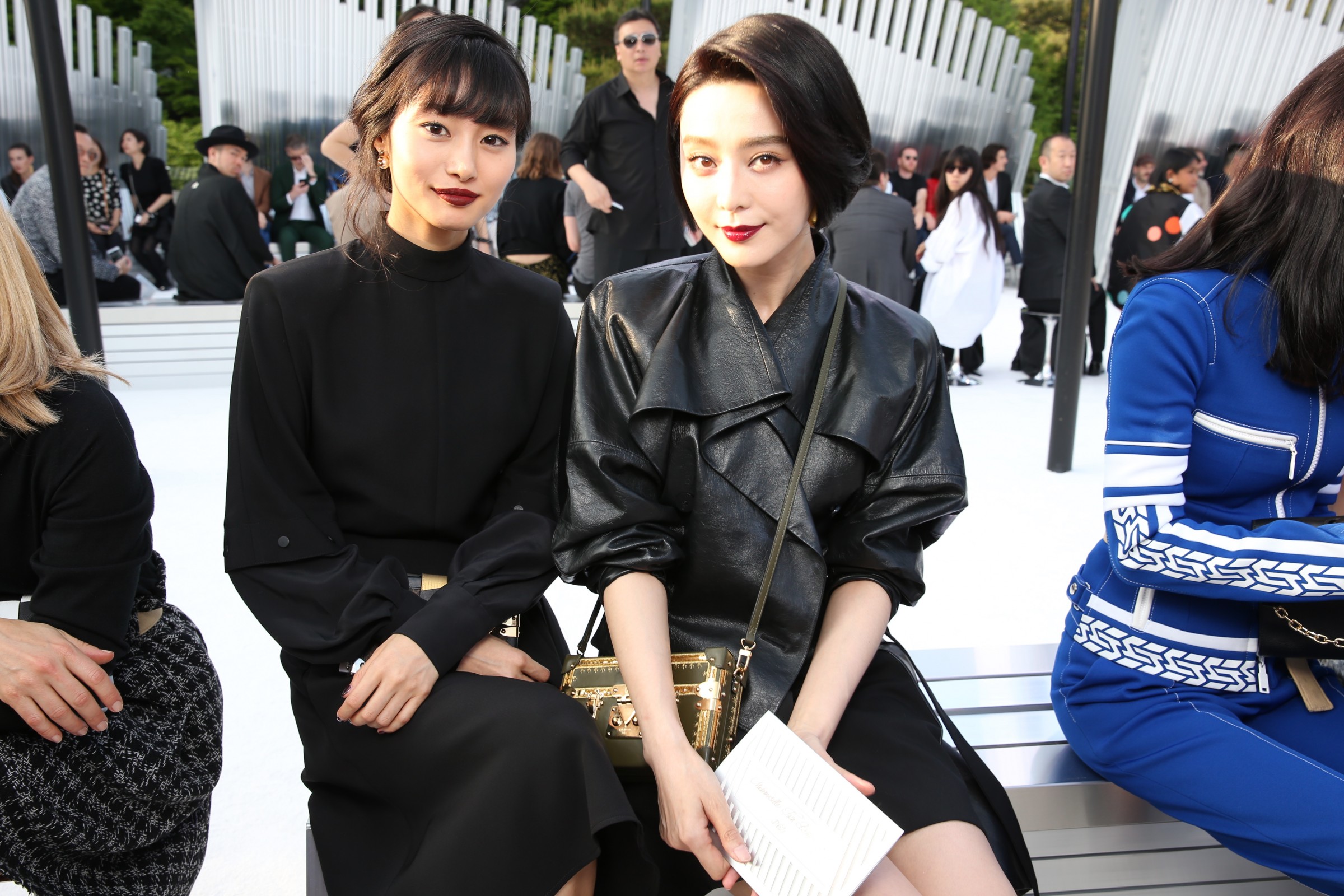 Zendaya And Sophie Turner Take Over The Louis Vuitton FROW - MOJEH