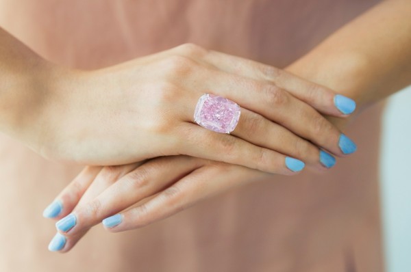 See the World's Largest Pink Diamond in Dubai