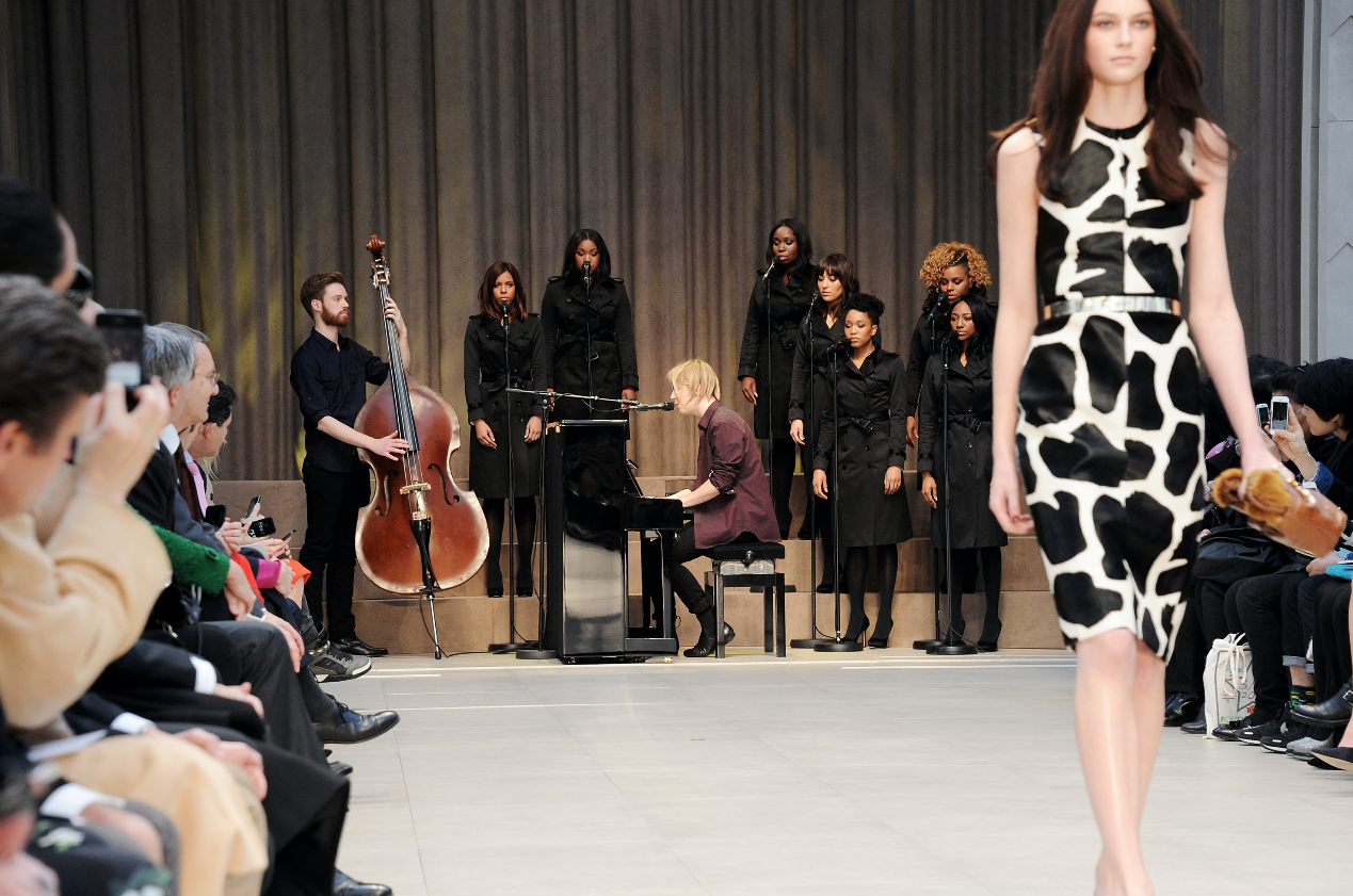 Singer Tom Odell performs at Burberry’s autumn/winter 2013 womenswear show