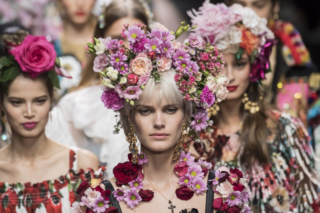How To Wear Floral Headpieces For SS19 | Fashion | MOJEH Magazine