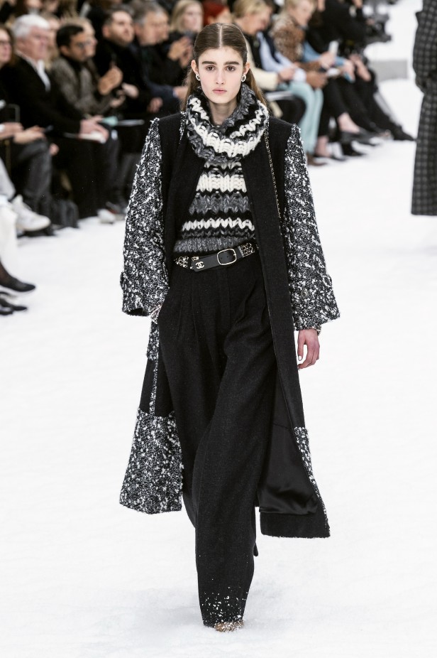 Chanel pays tribute to Lagerfeld with his final collection – DW – 03/05/2019