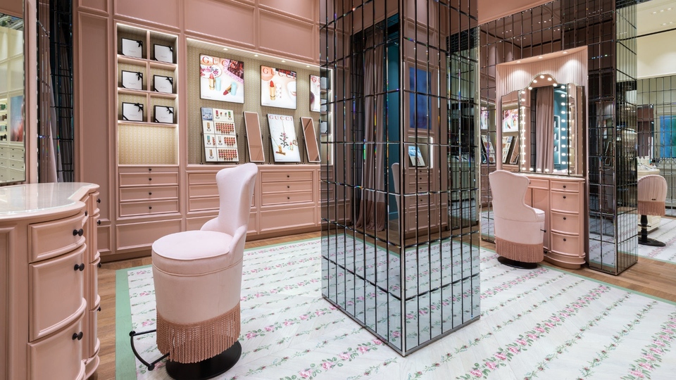 Chanel reveals elegant luxury and beauty boutiques at Paris