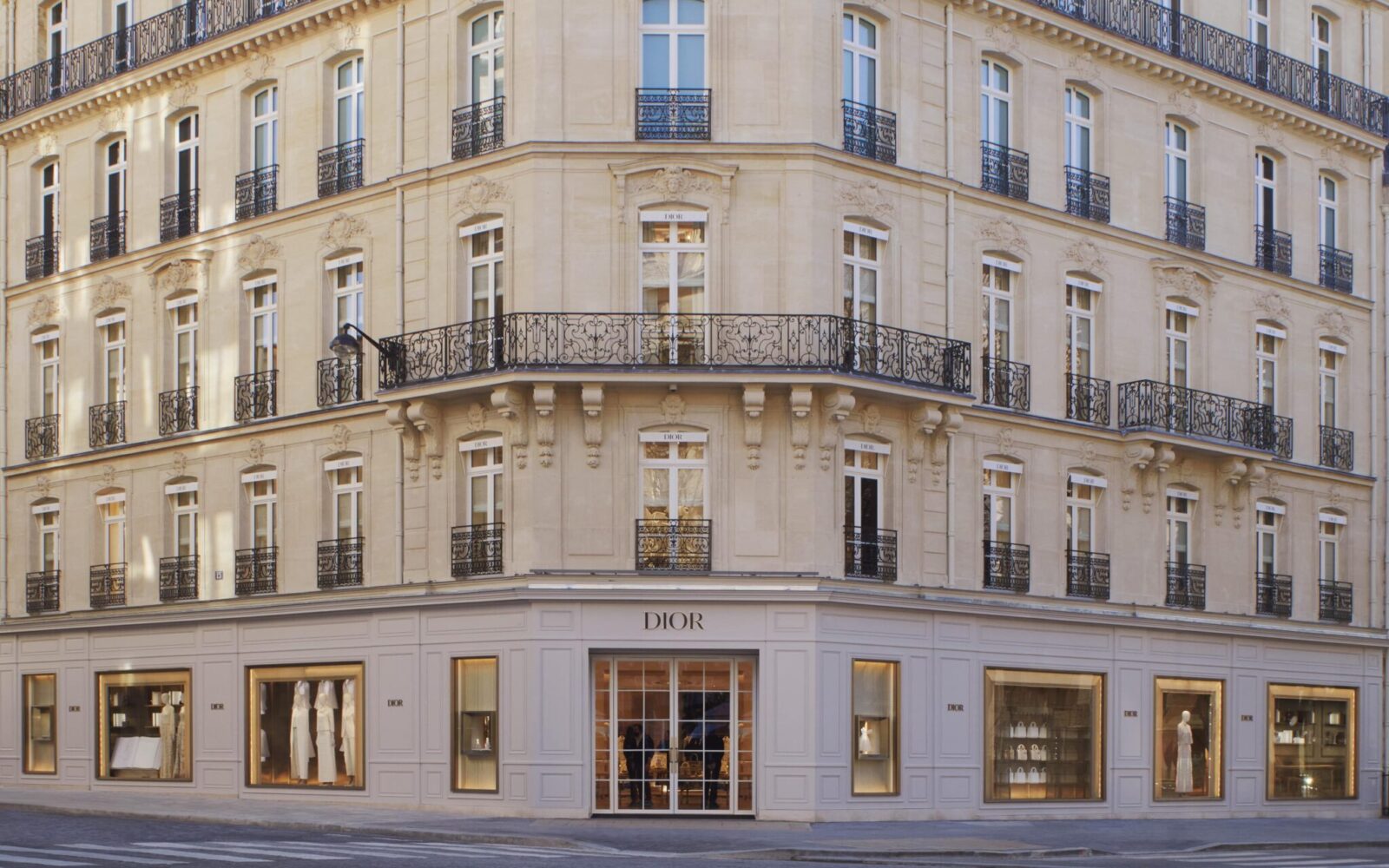 Take a Closer Look Inside Dior's Lavishly Reimagined Paris Flagship - 30  Avenue Montaigne