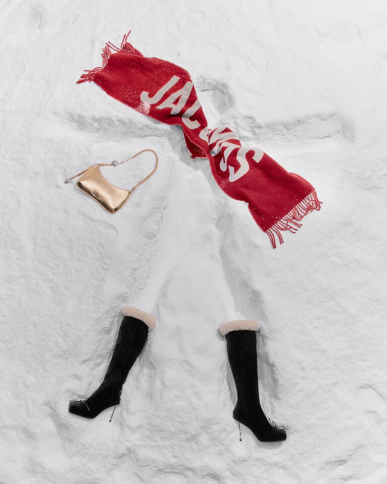 Snow, scarf, bag and boots Jacquemus